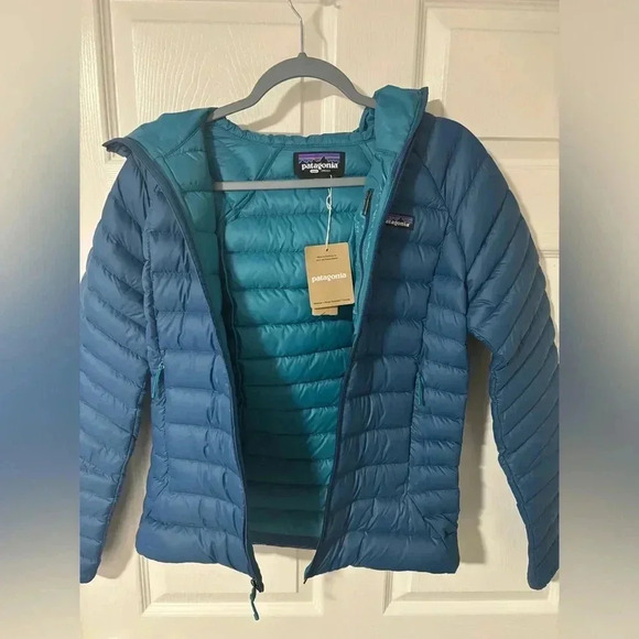 Patagonia Women’s Sweater Hoody - Picture 4 of 6